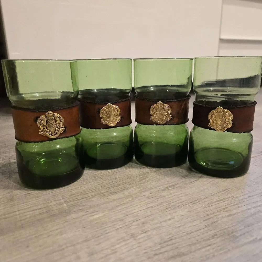 Saxony coat of arms Providentiae Memor crest leather wrapped green glasses Set